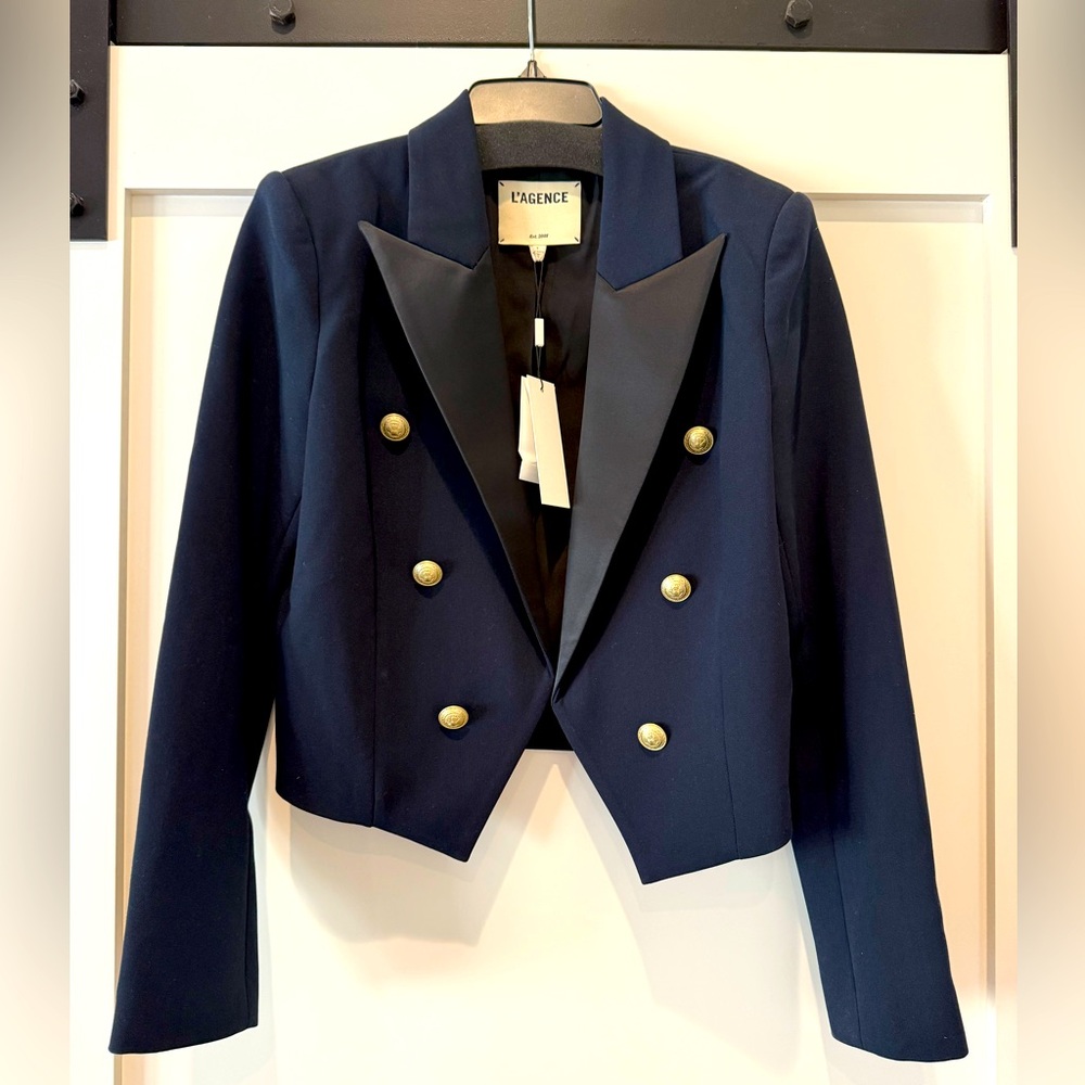 NWT L’AGENCE Lila Satin Lapel Cropped Blazer, size 6 - Picture 3 of 8